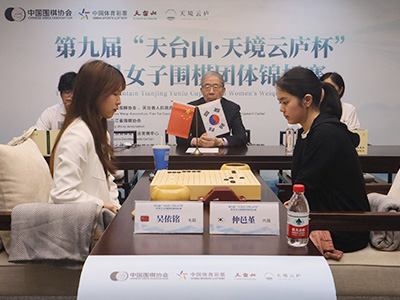 図1：仲邑菫六段は、7年ぶりに復活したこの天台山杯で、長年のライバルである呉依銘七段に初勝利を挙げた。