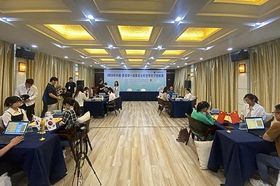 図1：熱戦が繰り広げられた対局会場の様子。