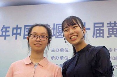 図2：優勝者と準優勝者の記念写真。