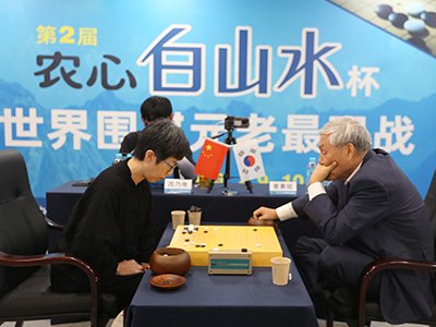 図1：芮廼偉九段が混戦の末に師叔（師の兄弟弟子）である曹薫鉉九段を破り、5連勝を達成。