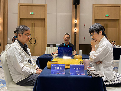 図4：予選のシニア組では、芮乃偉九段（61歳）と劉昌赫九段（59歳）による往年を思わせる顔合わせが実現した。