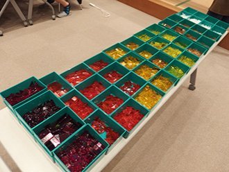 工房見学のあとはガラスアートのワークショップ体験
