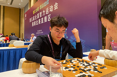 図3：大学生グループには複数のプロ棋士が参加しており、四川大学に在籍する廖元赫九段が最後に笑った。