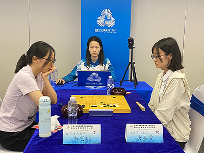 図3：李思璇六段が最大のライバルである唐嘉雯六段（21歳）を破った。