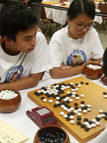 ペア碁北米選手権も同時に開催された。ガブリエラ・スー6d（右）とジェレミー・チウ7dという若いペアが優勝、12月の国際アマチュアペア碁選手権への出場権を獲得した